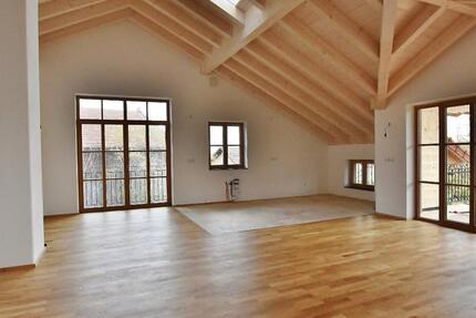 Wohnen auf dem Land. traumhafte 4-Zimmer-Dachgeschoßwohnung