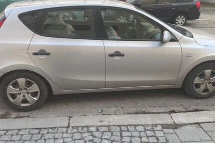 Hyundai i30 168.000 km 3.200 &euro; München 81377