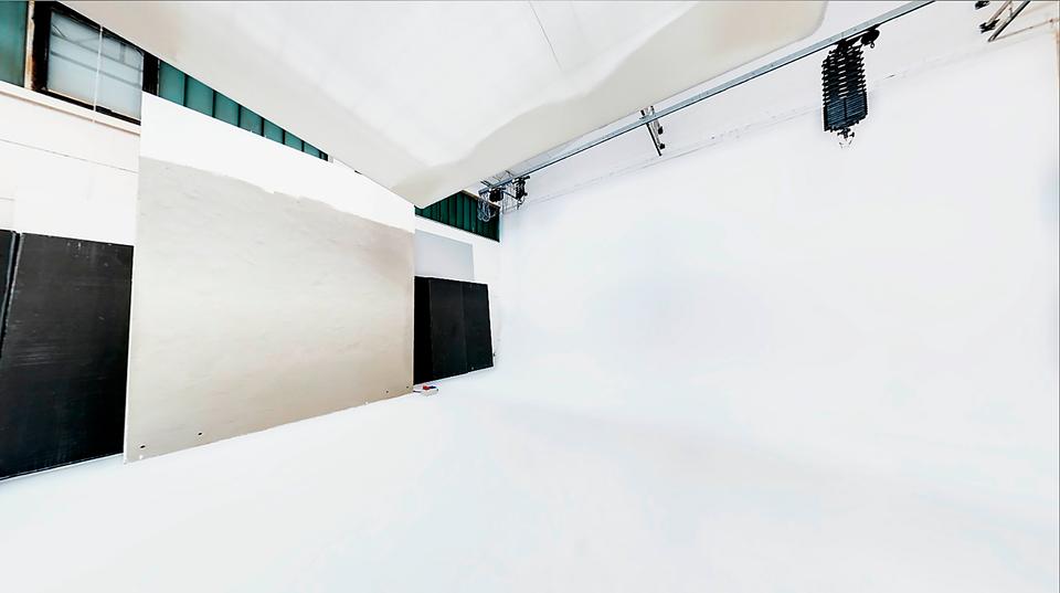 Fotostudio im Münchner Norden – flexible Tagesmiete + Equipment zimmer