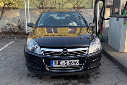 Opel Astra 97.000 km 4.500 &euro; München 81825