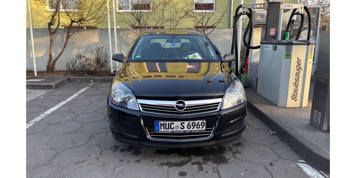 Opel Astra 97.000 km 4.980 &euro; München 81825