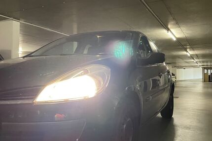 Renault Clio 180.000 km 2.590 &euro; München 80992