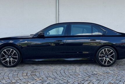 BMW i7 17.061 km 96.490 &euro; München 81245