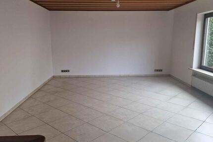 Großzügige 4 Zimmer EG-Wohnung mit Terrasse und Garten 4 zimmer