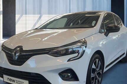 Renault Clio 30.121 km 16.990 &euro; München 81827