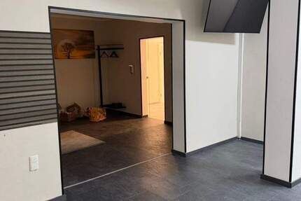 Attraktives BüroPraxis in Top-Lage mit Potenzial zur Wohnnutzung zimmer