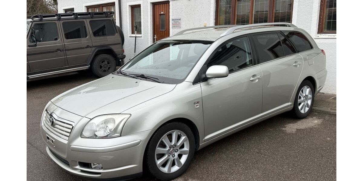 Toyota Avensis 217.000 km 2.990 &euro; München 81479