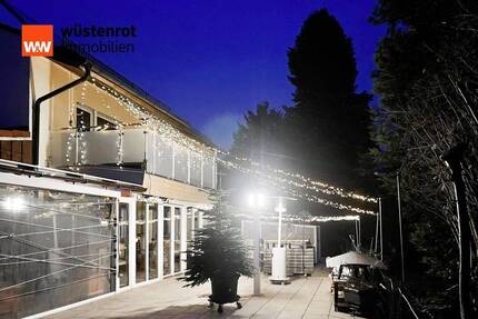 Zweifamilienhaus auf großem Grundstück in Waldperlach mit Sauna, modernem Pool und viel Potenzial