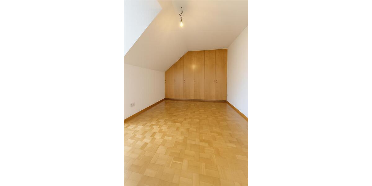 Dachgeschoßwohnung Starnberg - 2 Zimmer, 73 m&sup2;, 1.600&euro; | Angebot:23702369