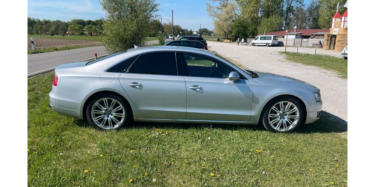 Audi A8 124.000 km 22.900 &euro; München 80807