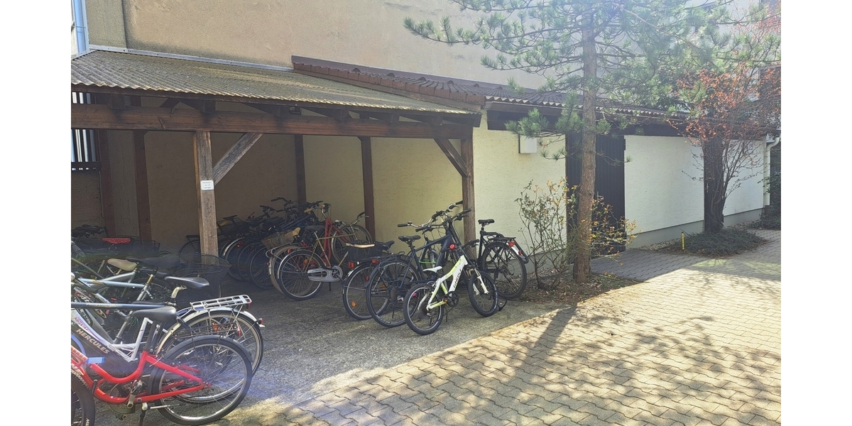 Helle 3-Zimmer-Wohnung in der obersten Etage in Neuhausen am Olympiapark-Süd - Etagenwohnung München Moosach | Angebot:25918911