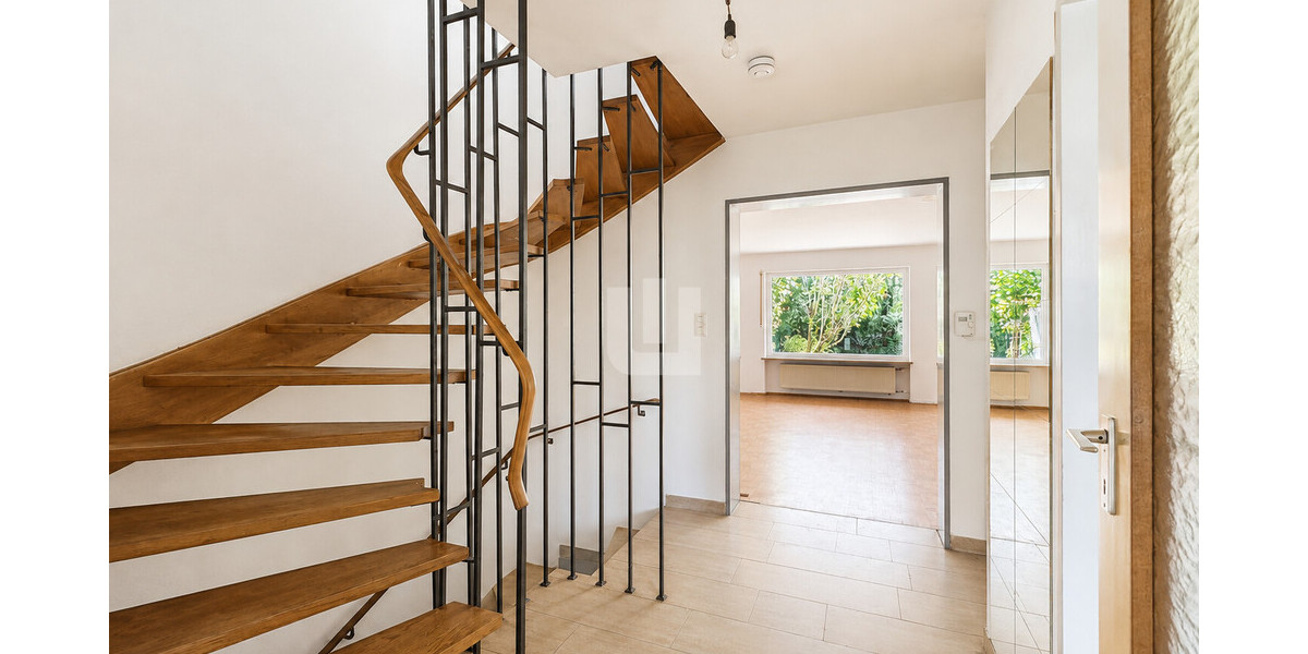 WINDISCH - Familienfreundliches Reihenhaus mit viel Potenzial in ruhiger Zentrumslage - bezugsfrei! - Reihenmittelhaus Puchheim | Angebot:27318415