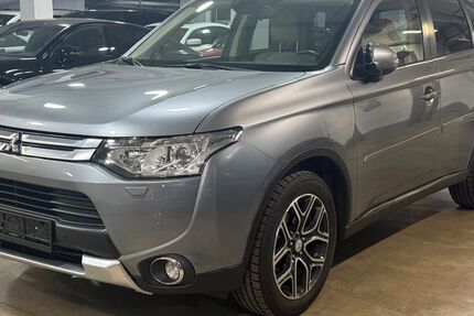 Mitsubishi Outlander 152.350 km 13.399 &euro; München 81677