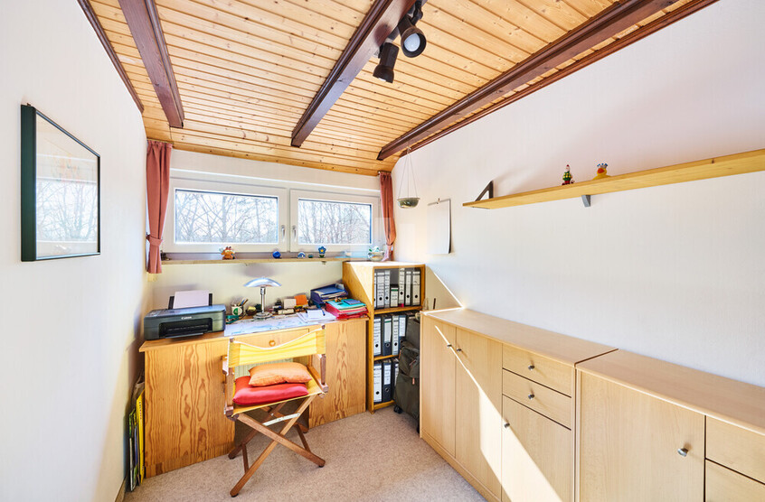 WINDISCH ImmobilieN - Haus in Haus: 4 Zimmer über 2 Etagen zentral & ruhig in Gröbenzell!
