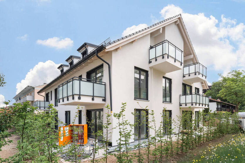 Grünes Bogenhausen: Familienidylle, 4-Zimmer-GartenWohnung mit zwei Terrassen & Süd-West-Ausrichtung