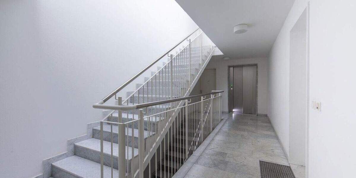 Sofort verfügbar! - Schöne, helle 2-Zimmer-Wohnung mit Tageslichtbad und Balkon sowie Tiefgarage 2 zimmer