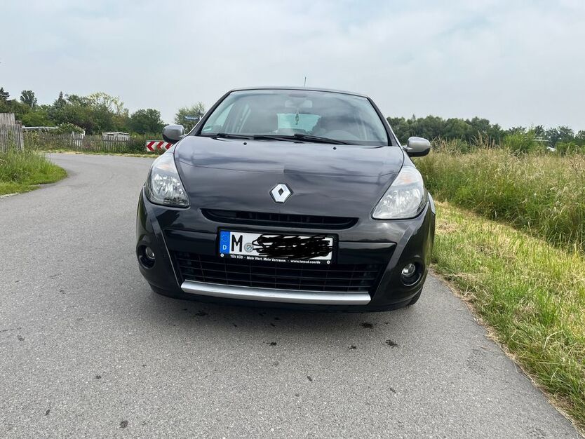 Renault Clio 96.000 km 5.900 € München 80997
