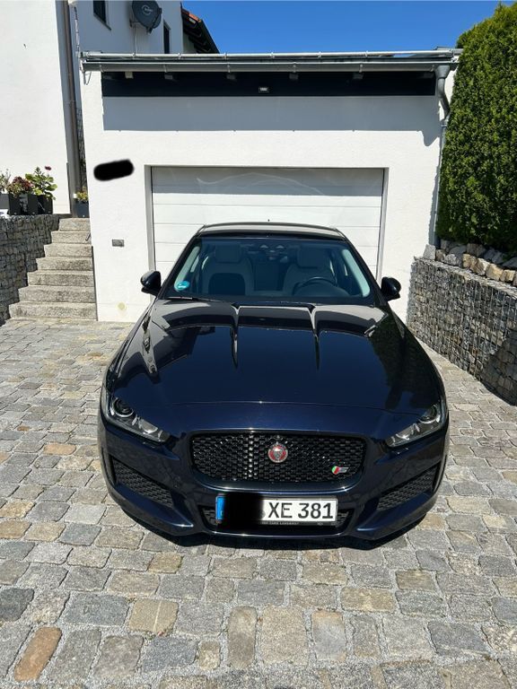 Jaguar XE 187.000 km 15.900 € München 81241