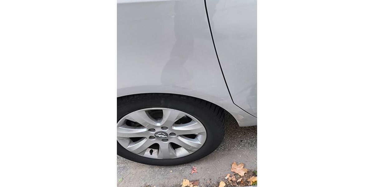 Opel Meriva 40.500 km 8.159 &euro; München 80939