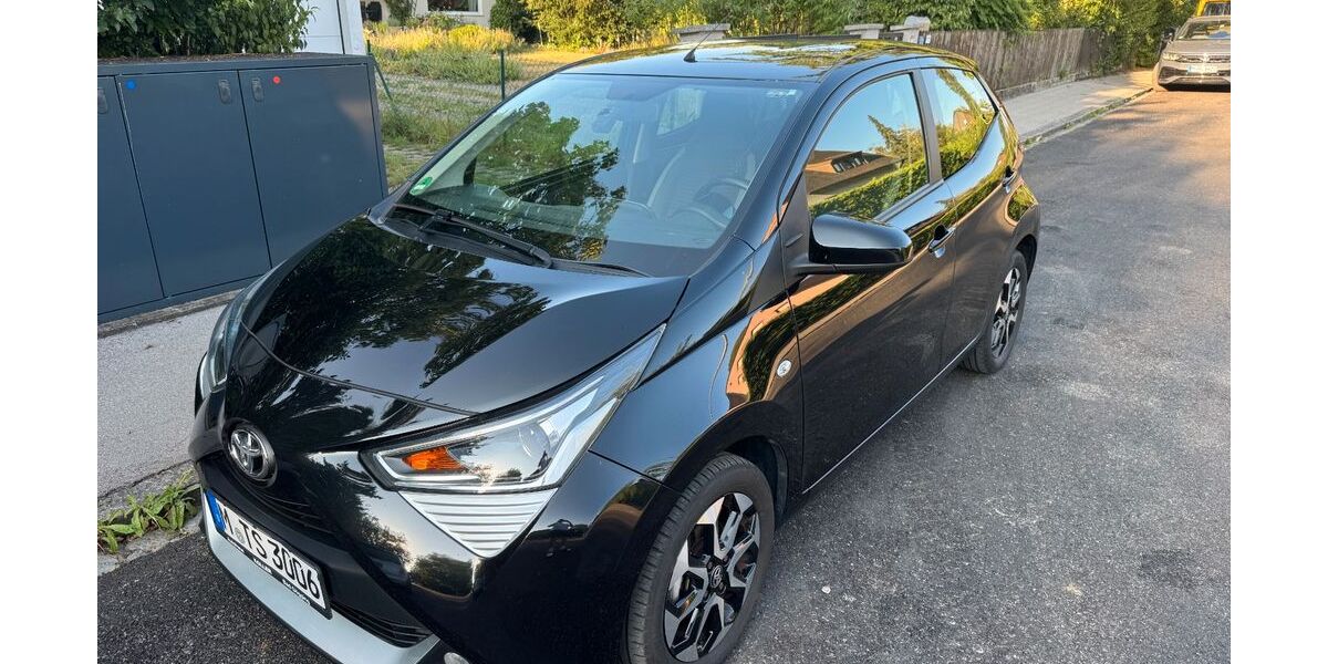 Toyota Aygo (X) 48.521 km 9.300 &euro; München 81477