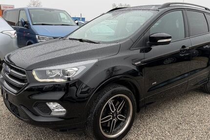 Ford Kuga 99.000 km 12.999 € München 81829