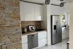 Moderne 2 Zimmer Wohnung + Tiefgarage, Loggia & Wellnessbereich