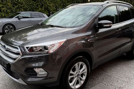 Ford Kuga 94.000 km 12.980 &euro; München 81827