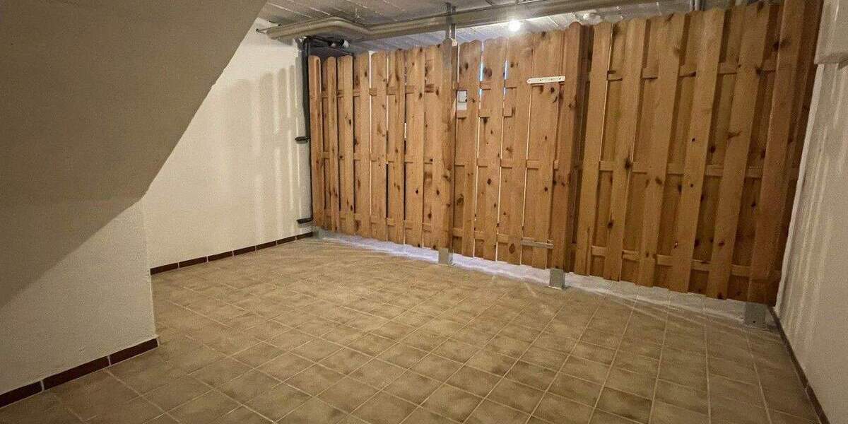 Gartenwohnung, frisch renoviert mit neuer Heiztechnik, 4+2 Zimmer 6 zimmer