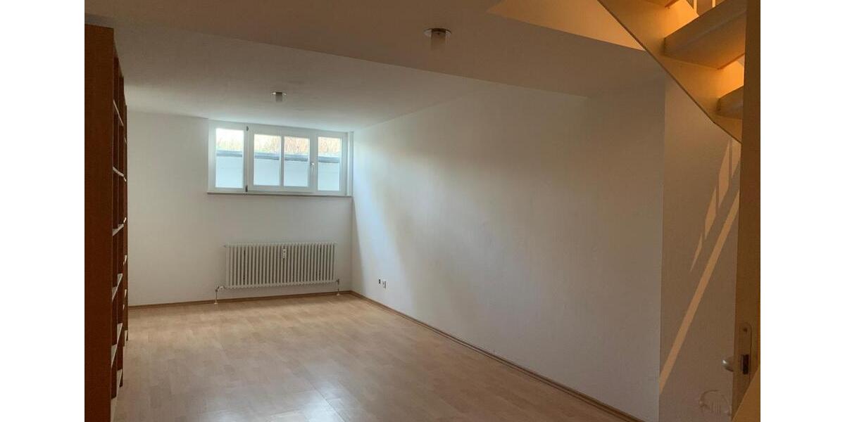 Hochparterre München Nymphenburg - 2.5 Zimmer, 129 m&sup2;, 2.500&euro; | Angebot:25879217