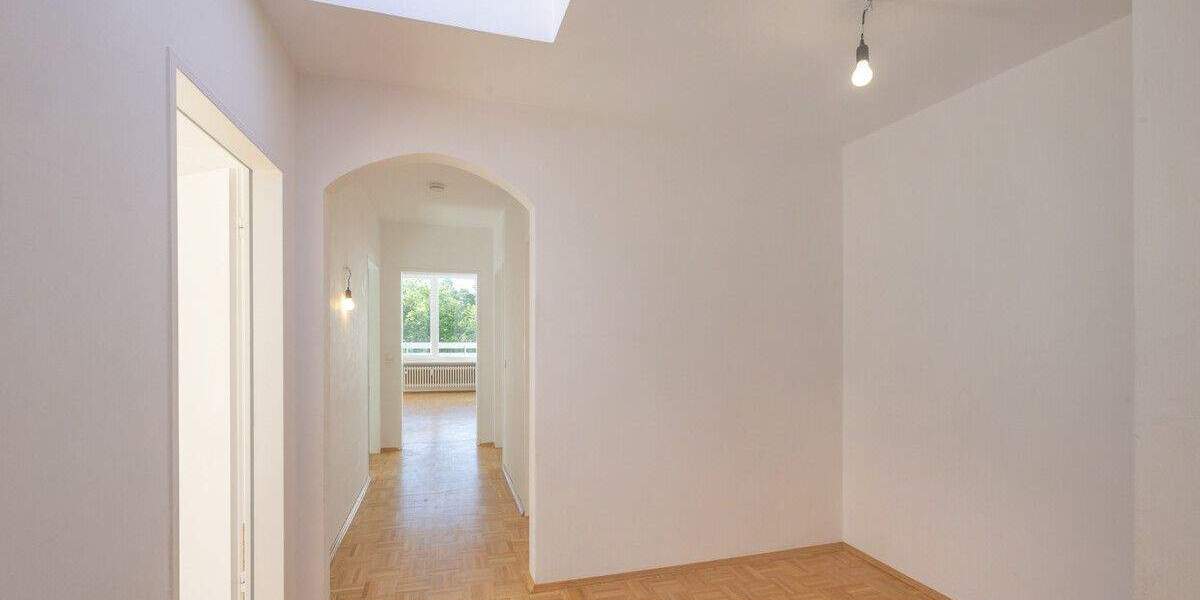 BEZUGSFREIE 3-ZI.-DACHTERRASSEN-WOHNUNG MIT STELLPLATZ IN GRÄFELFING 3 zimmer