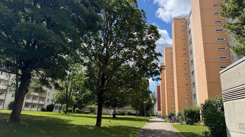 WEIGERT: 3-Zimmer-Wohnung mit Loggia & TG-Stellplatz in Aubing