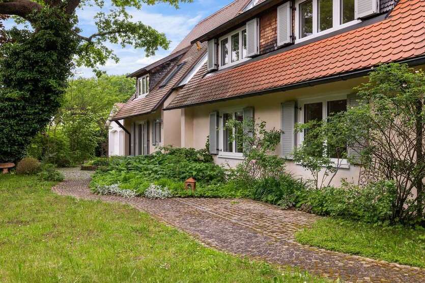 Haus zum Kaufen in Krailling 1.980.000 € 245 m²