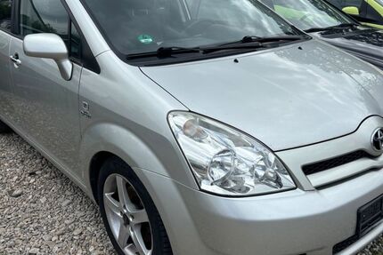 Toyota Corolla Verso 213.000 km 1.999 € Garching bei München 85748