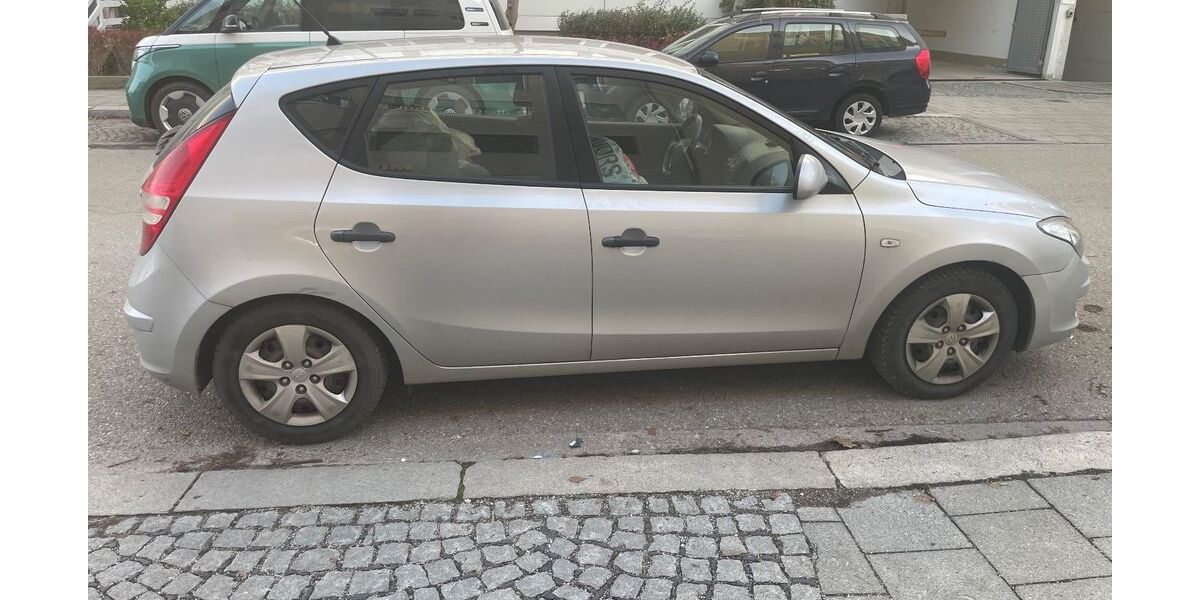 Hyundai i30 168.000 km 3.200 &euro; München 81377