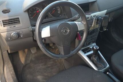 Opel Astra 144.000 km 2.000 &euro; München 81737