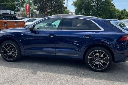 Audi Q8 97.000 km 59.900 € München 81243