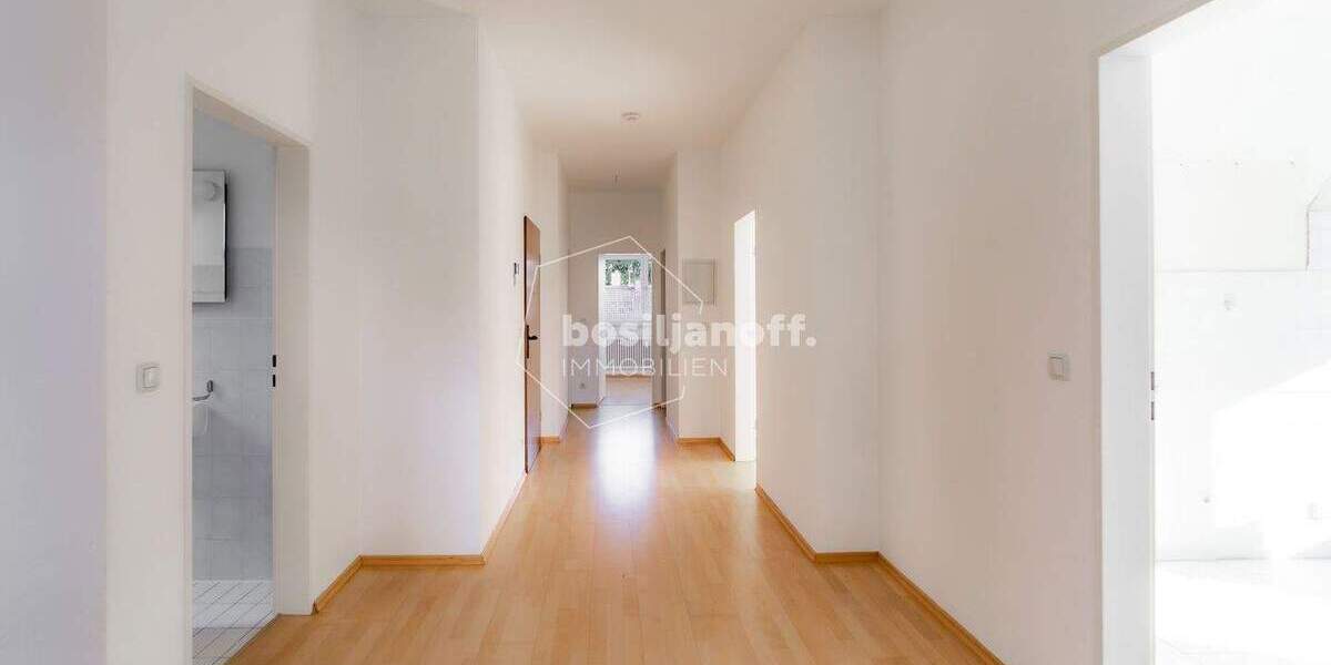 GROSSZÜGIGE 4-ZIMMER-DACHGESCHOSSWOHNUNG MIT BALKON IN RUHIGER LAGE 4 zimmer