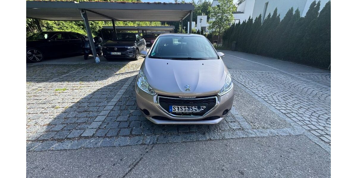 Peugeot 208 74.399 km 3.900 &euro; Starnberg 82319