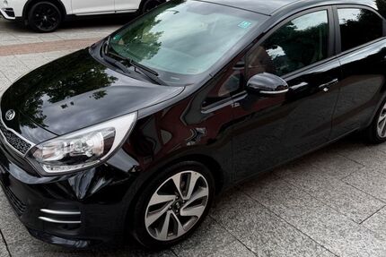 Kia Rio 281.000 km 2.980 &euro; München 81827
