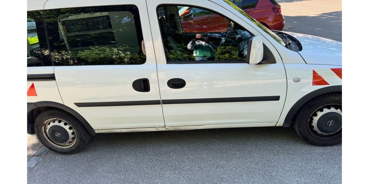 Opel Combo 148.000 km 2.450 &euro; München 81547