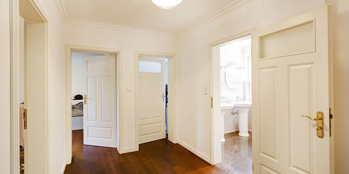 Privatverkauf - ohne Provision! Mediterranes Mehrgenerationenhaus mit über 400 m² nutzbarer Flä - Gewerbeobjekt Gilching | Angebot:26918360