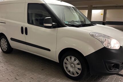 Opel Combo 61.990 km 7.900 &euro; München 81827