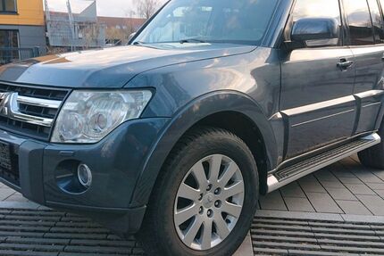 Mitsubishi Pajero 262.000 km 10.900 &euro; München 80539