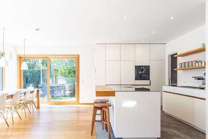 Haus zum Mieten in Oberhaching 4.950 € 214 m²