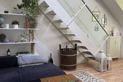 **Exklusive 2,5-Zimmer-Dachgeschoßwohnung im ruhigen Villenviertel Bogenhausens ***