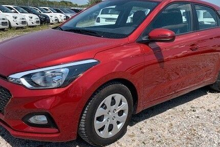 Hyundai i20 26.220 km 11.890 &euro; München 81827