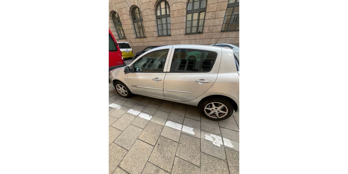 Renault Clio 139.000 km 3.150 &euro; München 81671