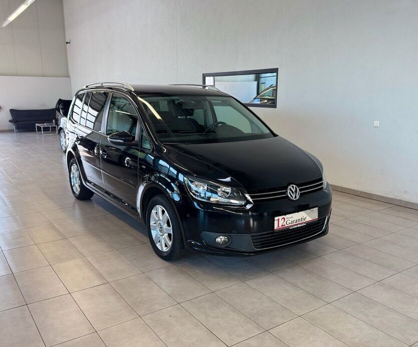 VW Touran 211.225 km 8.990 € Anzing 85646