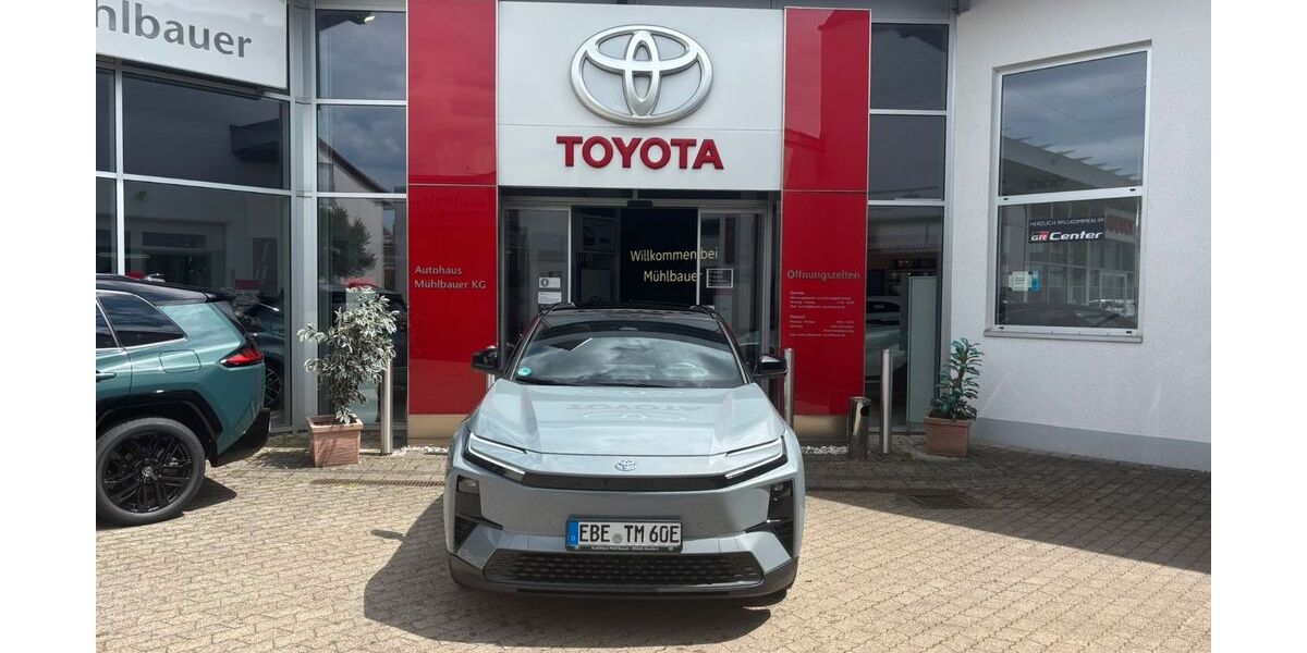 Toyota C-HR 2.480 km 49.780 &euro; Neufarn 85646