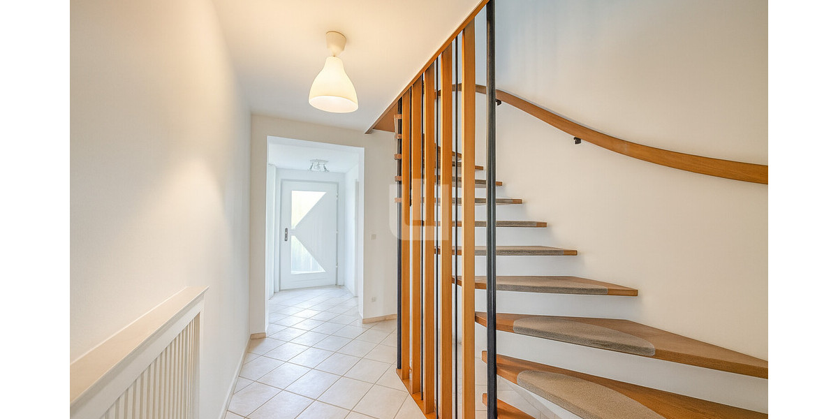 WINDISCH Immobilien - Doppelhaushälfte mit großem Garten in ruhiger Spielstraße zu vermieten 5 zimmer